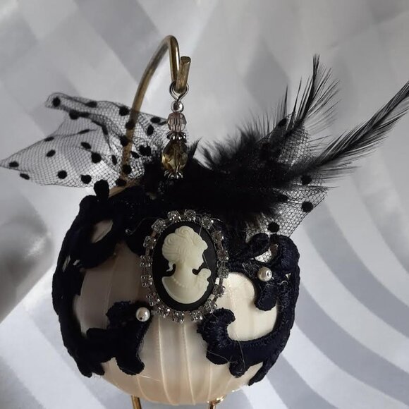 Handmade Christmas ornament - black and white Victorian style # 646 - Picture 4 of 4